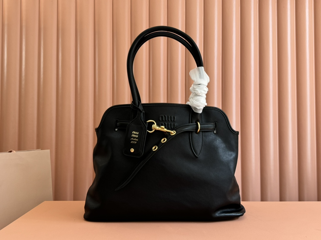 Black handbag styled for luxury living on a budget in Ireland – affordable designer accessory from Eliteboutique