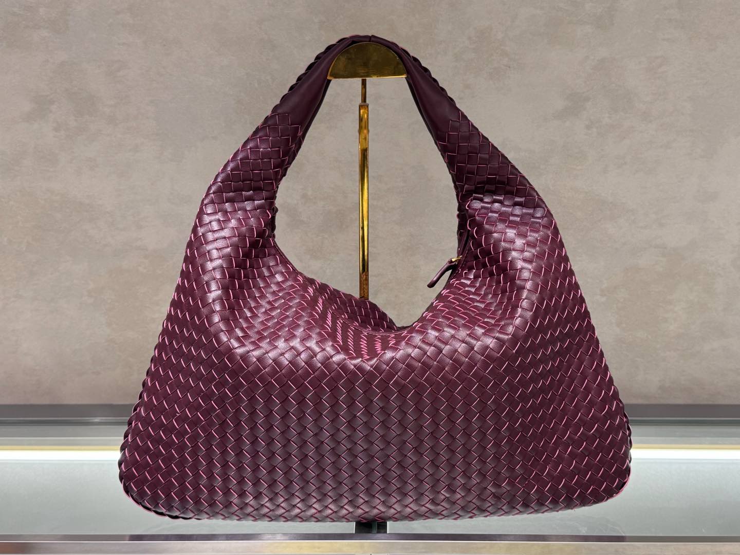 Bottega Veneta Hop Bag front view – designer woven leather