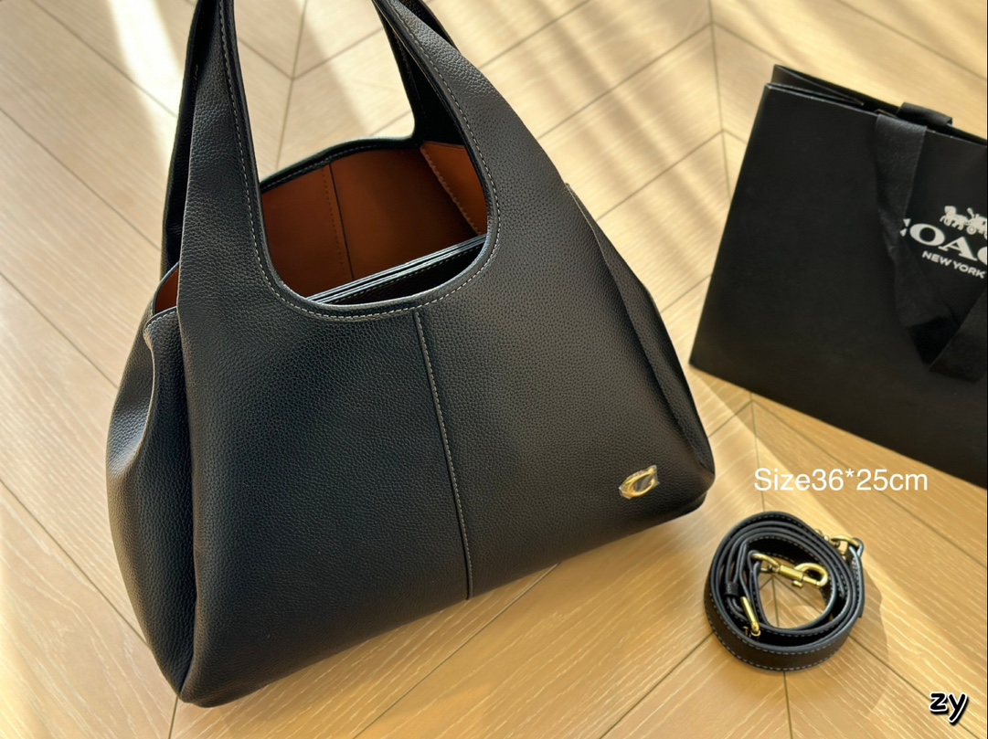 lana leather shoulder bag Black